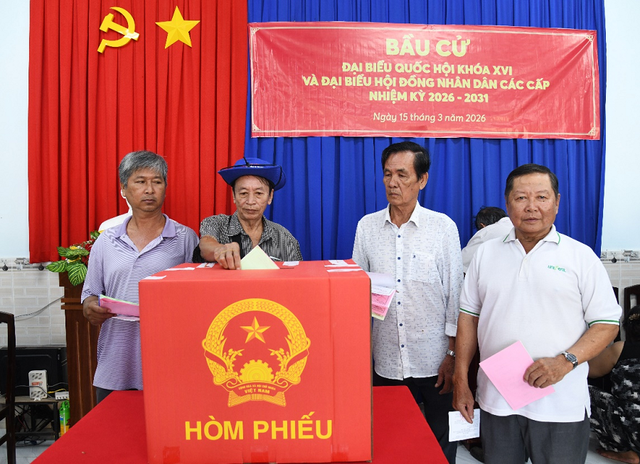 Tính đến 13 giờ ngày 15/3, có hơn 1,4 triệu cử tri tỉnh Cà Mau đi bỏ phiếu- Ảnh 2.