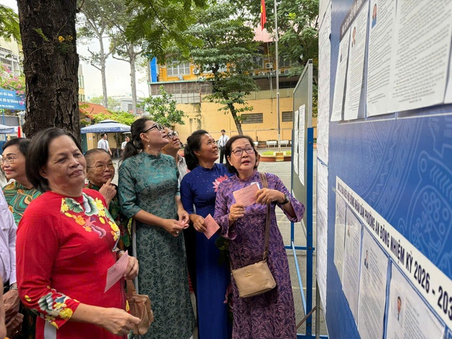 TP.HCM: Hơn 44% cử tri tham gia bỏ phiếu trong sáng ngày bầu cử- Ảnh 2.