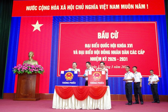 Sôi nổi “Ngày hội non sông” tại các đơn vị thuộc Vùng 2 Hải quân- Ảnh 3. Sôi nổi “Ngày hội non sông” tại các đơn vị thuộc Vùng 2 Hải quân- Ảnh 3.