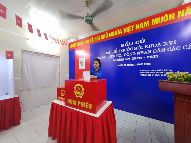 Cử tri Hà Nội hào hứng đi bầu cử trong "Ngày hội non sông"- Ảnh 3.