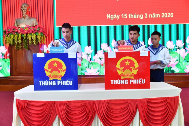 Sôi nổi “Ngày hội non sông” tại các đơn vị thuộc Vùng 2 Hải quân- Ảnh 6. Sôi nổi “Ngày hội non sông” tại các đơn vị thuộc Vùng 2 Hải quân- Ảnh 6.