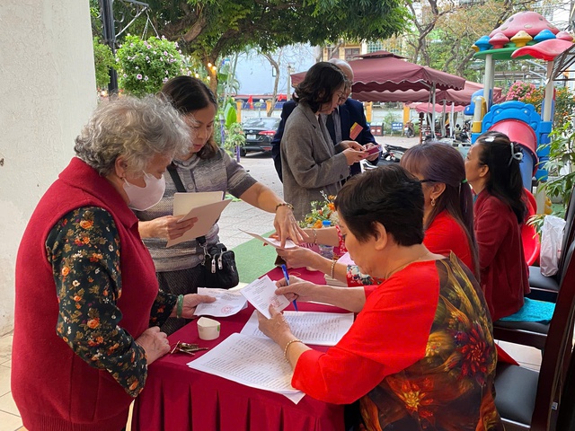 Hà Nội: Hơn 1 triệu cử tri đã đi bầu cử trước 9 giờ sáng- Ảnh 1. Hà Nội: Hơn 1 triệu cử tri đã đi bầu cử trước 9 giờ sáng- Ảnh 1.