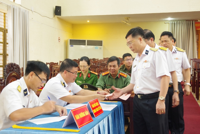 Sôi nổi “Ngày hội non sông” tại các đơn vị thuộc Vùng 2 Hải quân- Ảnh 7. Sôi nổi “Ngày hội non sông” tại các đơn vị thuộc Vùng 2 Hải quân- Ảnh 7.