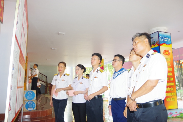 Sôi nổi “Ngày hội non sông” tại các đơn vị thuộc Vùng 2 Hải quân- Ảnh 8. Sôi nổi “Ngày hội non sông” tại các đơn vị thuộc Vùng 2 Hải quân- Ảnh 8.