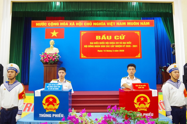 Sôi nổi “Ngày hội non sông” tại các đơn vị thuộc Vùng 2 Hải quân- Ảnh 9. Sôi nổi “Ngày hội non sông” tại các đơn vị thuộc Vùng 2 Hải quân- Ảnh 9.