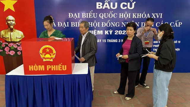Hà Nội: Hơn 70% cử tri đã tham gia bỏ phiếu trong sáng 15/3- Ảnh 1.