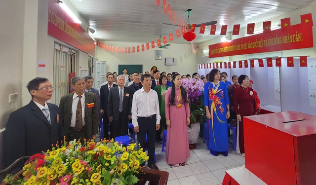 Ngày hội của toàn dân tại khu vực bỏ phiếu số 14, phường Văn Miếu – Quốc Tử Giám- Ảnh 2.