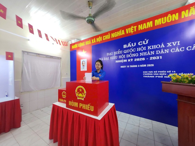 Gần 79 triệu cử tri cả nước hân hoan trong "Ngày hội non sông - Lá phiếu của niềm tin và khát vọng phát triển"- Ảnh 12. Gần 79 triệu cử tri cả nước hân hoan trong "Ngày hội non sông - Lá phiếu của niềm tin và khát vọng phát triển"- Ảnh 12.