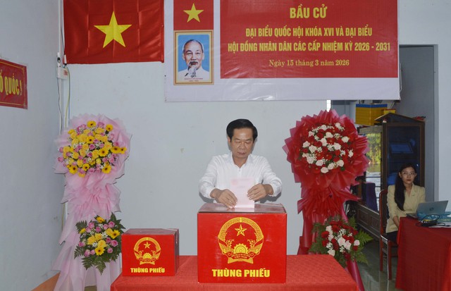 Bộ trưởng Bộ Nội vụ Đỗ Thanh Bình dự khai mạc và bỏ phiếu bầu cử tại xã Vĩnh Phong, tỉnh An Giang- Ảnh 3.