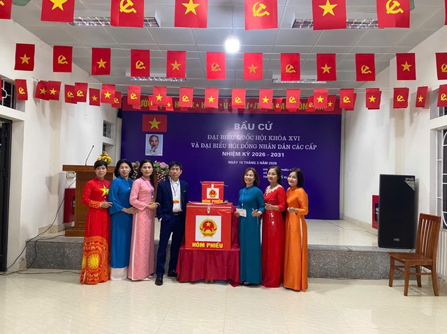 Gần 79 triệu cử tri cả nước hân hoan trong "Ngày hội non sông - Lá phiếu của niềm tin và khát vọng phát triển"- Ảnh 3. Gần 79 triệu cử tri cả nước hân hoan trong "Ngày hội non sông - Lá phiếu của niềm tin và khát vọng phát triển"- Ảnh 3.