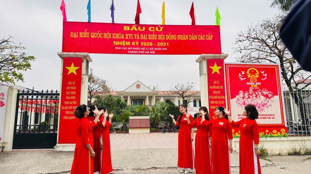 Gần 79 triệu cử tri cả nước hân hoan trong "Ngày hội non sông - Lá phiếu của niềm tin và khát vọng phát triển"- Ảnh 2. Gần 79 triệu cử tri cả nước hân hoan trong "Ngày hội non sông - Lá phiếu của niềm tin và khát vọng phát triển"- Ảnh 2.