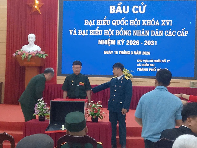 Gần 79 triệu cử tri cả nước hân hoan trong "Ngày hội non sông - Lá phiếu của niềm tin và khát vọng phát triển"- Ảnh 8. Gần 79 triệu cử tri cả nước hân hoan trong "Ngày hội non sông - Lá phiếu của niềm tin và khát vọng phát triển"- Ảnh 8.