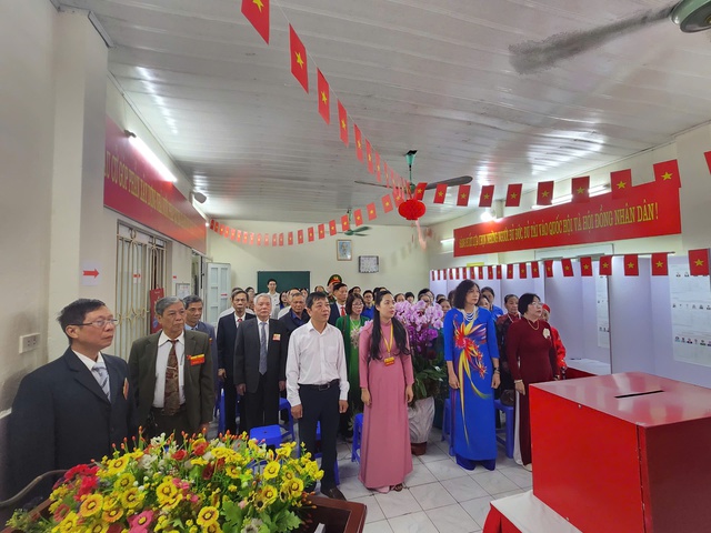 Ngày hội của toàn dân tại khu vực bỏ phiếu số 14, phường Văn Miếu – Quốc Tử Giám- Ảnh 7.