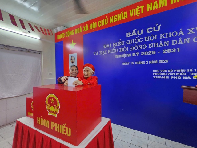 Ngày hội của toàn dân tại khu vực bỏ phiếu số 14, phường Văn Miếu – Quốc Tử Giám- Ảnh 4.