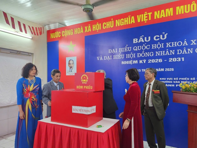 Ngày hội của toàn dân tại khu vực bỏ phiếu số 14, phường Văn Miếu – Quốc Tử Giám- Ảnh 12.