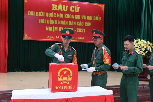 Người dân cả nước nô nức tham gia bầu cử, khẳng định quyền làm chủ của Nhân dân trên mỗi lá phiếu bầu- Ảnh 14. Người dân cả nước nô nức tham gia bầu cử, khẳng định quyền làm chủ của Nhân dân trên mỗi lá phiếu bầu- Ảnh 14.