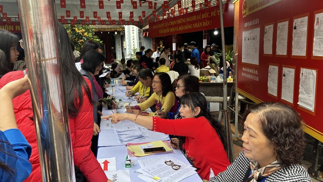 Hà Nội: Tỉ lệ cử tri đi bầu cử đạt gần 96% tính đến 17h ngày 15/3- Ảnh 2.