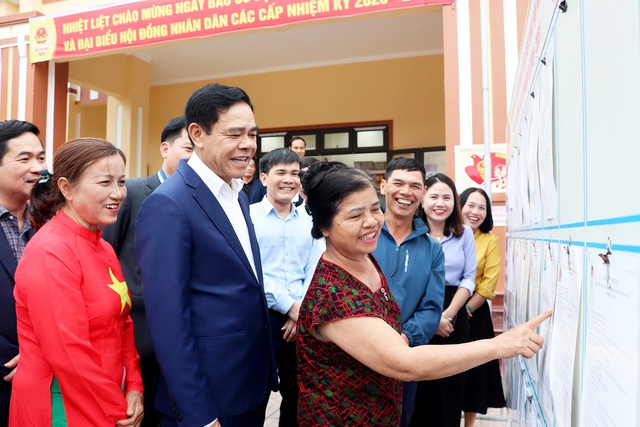 Cử tri Nghệ An phấn khởi tham gia “Ngày hội non sông”- Ảnh 1. Cử tri Nghệ An phấn khởi tham gia “Ngày hội non sông”- Ảnh 1.