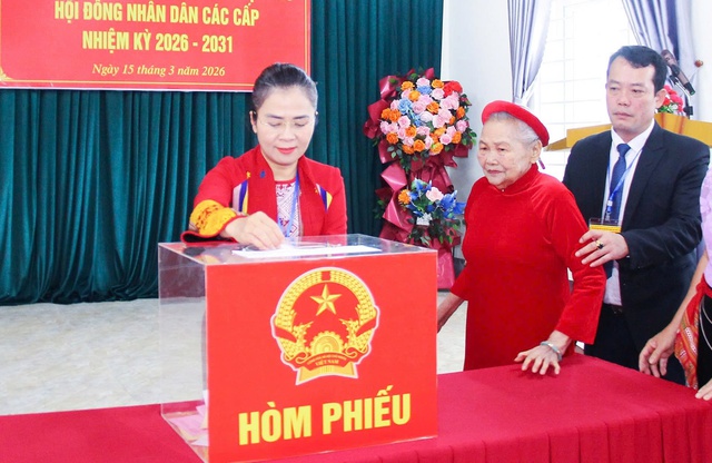Cử tri Nghệ An phấn khởi tham gia “Ngày hội non sông”- Ảnh 3. Cử tri Nghệ An phấn khởi tham gia “Ngày hội non sông”- Ảnh 3.