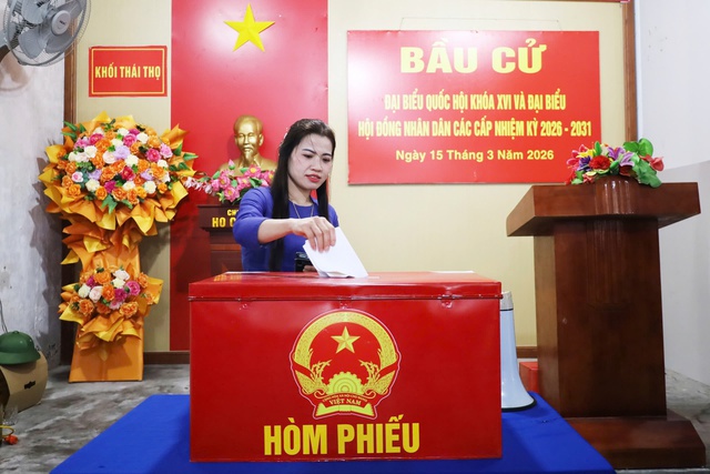 Cử tri Nghệ An phấn khởi tham gia “Ngày hội non sông”- Ảnh 4. Cử tri Nghệ An phấn khởi tham gia “Ngày hội non sông”- Ảnh 4.