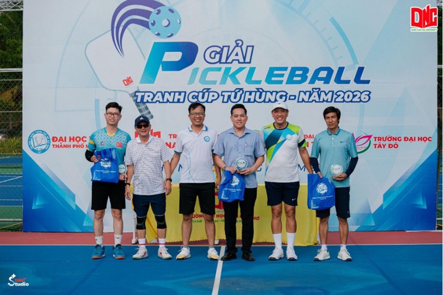 Trường Đại học Nam Cần Thơ: Tổ chức Giải Pickleball Tứ Hùng năm 2026- Ảnh 2. Trường Đại học Nam Cần Thơ: Tổ chức Giải Pickleball Tứ Hùng năm 2026- Ảnh 2.