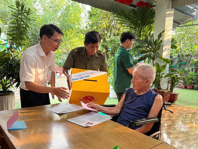 TP.HCM: 99% cử tri tham gia bỏ phiếu trong ngày bầu cử 15/3- Ảnh 1.