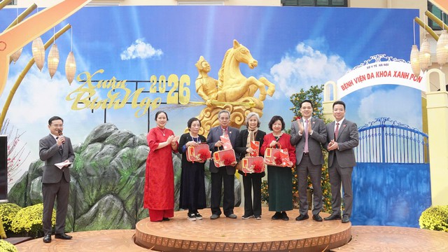 Bệnh viện Đa khoa Xanh Pôn tổ chức gặp mặt, chúc tết cán bộ công tác tại Bệnh viện qua các thời kỳ nhân dịp Xuân Bính Ngọ 2026- Ảnh 2.