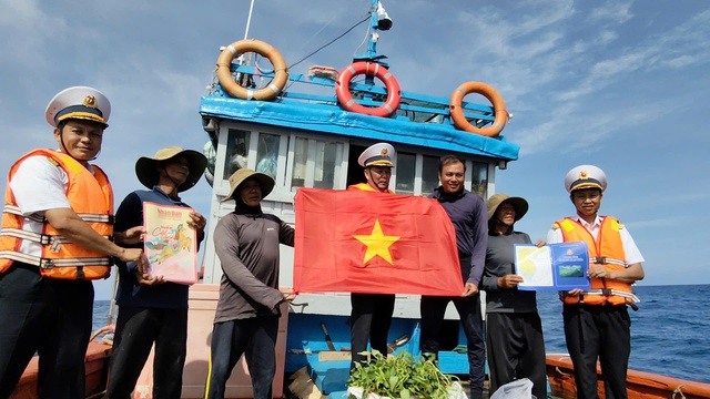 Vùng 2 Hải quân không ngừng lớn mạnh sau 17 năm thành lập- Ảnh 6.