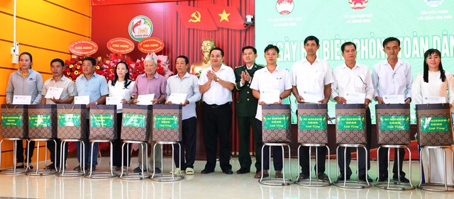 An Giang: Phát huy sức mạnh toàn dân bảo vệ chủ quyền biên giới xã Khánh Bình- Ảnh 4. An Giang: Phát huy sức mạnh toàn dân bảo vệ chủ quyền biên giới xã Khánh Bình- Ảnh 4.