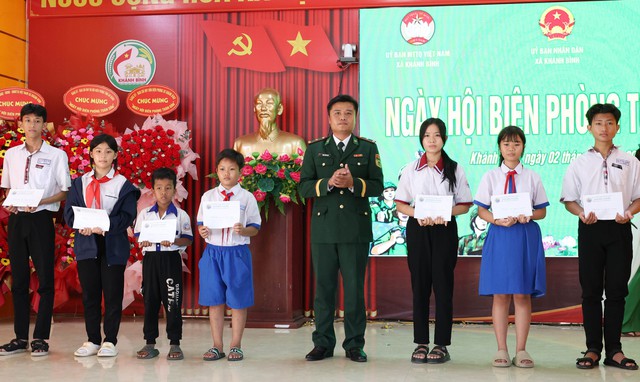 An Giang: Phát huy sức mạnh toàn dân bảo vệ chủ quyền biên giới xã Khánh Bình- Ảnh 5. An Giang: Phát huy sức mạnh toàn dân bảo vệ chủ quyền biên giới xã Khánh Bình- Ảnh 5.