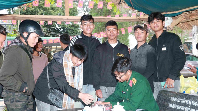 “Hai gặp, bốn biết” trong công tác tuyển quân ở Yang Mao- Ảnh 2.