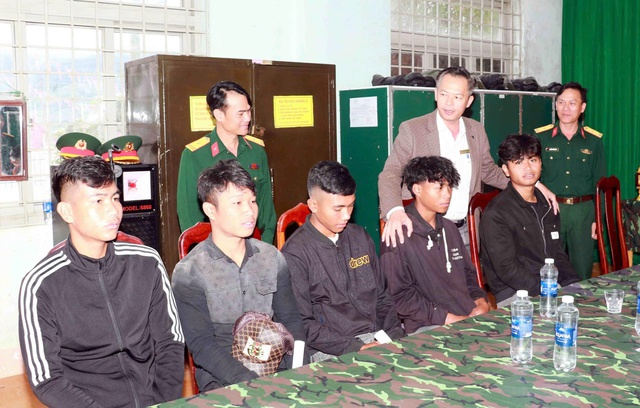 “Hai gặp, bốn biết” trong công tác tuyển quân ở Yang Mao- Ảnh 1.