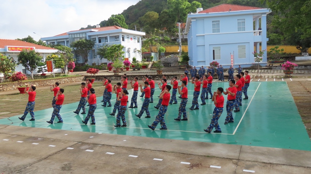 Trung đoàn 251 Vùng 2 Hải quân sôi nổi trong Lễ ra quân huấn luyện năm 2026- Ảnh 4.