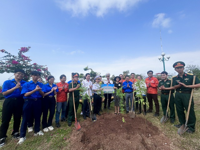 Các đơn vị thuộc Bộ Tư lệnh Vùng 2 Hải Quân tổ chức nhiều hoạt động trong tháng thanh niên- Ảnh 2. Các đơn vị thuộc Bộ Tư lệnh Vùng 2 Hải Quân tổ chức nhiều hoạt động trong tháng thanh niên- Ảnh 2.