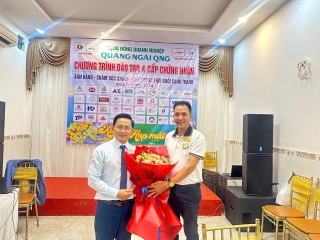 QNG cấp chứng nhận “Doanh nhân kết nối và bán hàng cùng chăm sóc khách hàng trong thời buổi cạnh tranh VUCA”- Ảnh 4.