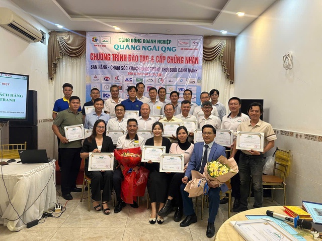 QNG cấp chứng nhận “Doanh nhân kết nối và bán hàng cùng chăm sóc khách hàng trong thời buổi cạnh tranh VUCA”- Ảnh 2.