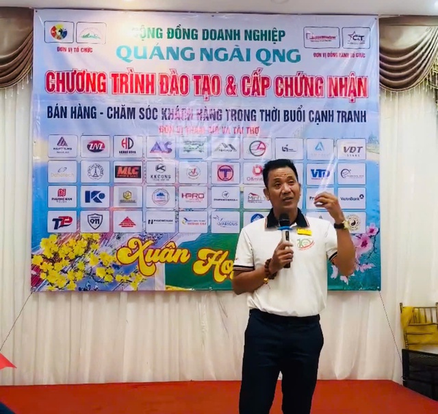 QNG cấp chứng nhận “Doanh nhân kết nối và bán hàng cùng chăm sóc khách hàng trong thời buổi cạnh tranh VUCA”- Ảnh 1.