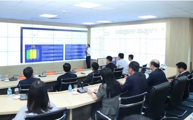 Thanh Hóa vận hành Trung tâm IOC: Kích hoạt “bộ não số” trong điều hành phát triển- Ảnh 4. Thanh Hóa vận hành Trung tâm IOC: Kích hoạt “bộ não số” trong điều hành phát triển- Ảnh 4.