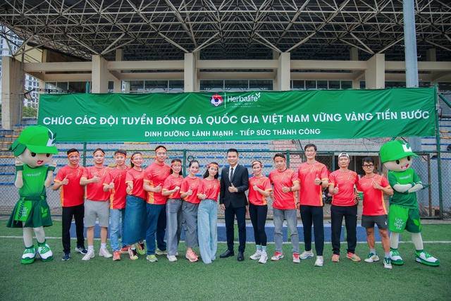Herbalife Việt Nam tiếp sức Đội tuyển Bóng đá Quốc gia Việt Nam chuẩn bị cho mùa giải mới 2026- Ảnh 1.