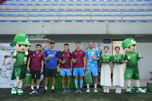 Herbalife Việt Nam tiếp sức Đội tuyển Bóng đá Quốc gia Việt Nam chuẩn bị cho mùa giải mới 2026- Ảnh 2.