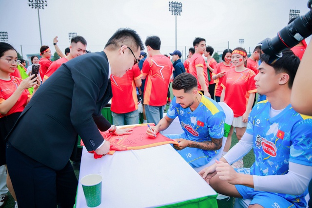 Herbalife Việt Nam tiếp sức Đội tuyển Bóng đá Quốc gia Việt Nam chuẩn bị cho mùa giải mới 2026- Ảnh 3.