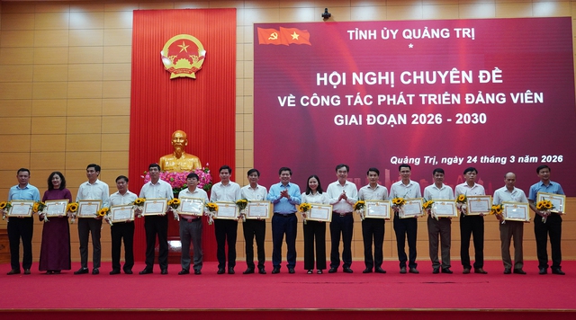 Quảng Trị: Nâng cao chất lượng công tác phát triển đảng viên, đáp ứng yêu cầu nhiệm vụ trong giai đoạn mới- Ảnh 4.