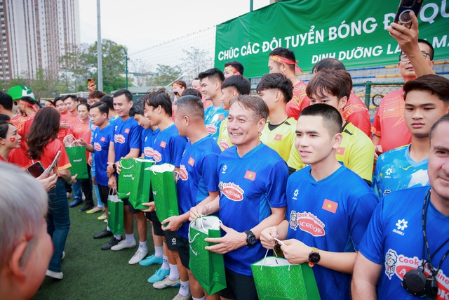 Herbalife Việt Nam tiếp sức Đội tuyển Bóng đá Quốc gia Việt Nam chuẩn bị cho mùa giải mới 2026- Ảnh 4.