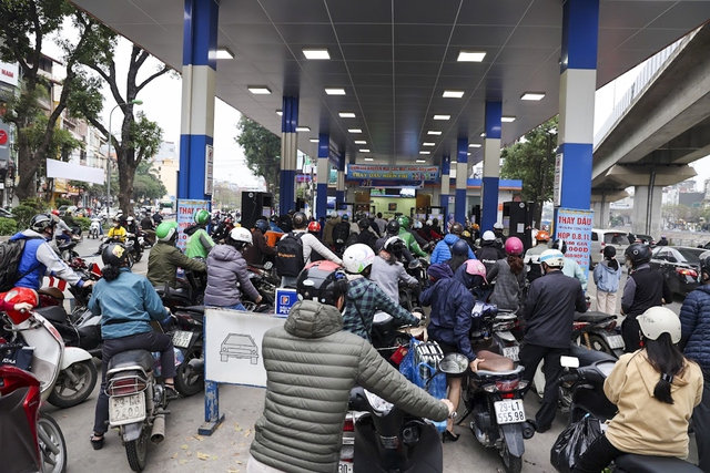 Bộ Tài chính đề xuất giảm 50% thuế bảo vệ môi trường với xăng, dầu- Ảnh 1.