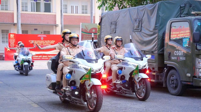 Đồng Nai: Phòng Cảnh sát giao thông ra quân đảm bảo an toàn giao thông dịp lễ- Ảnh 4.