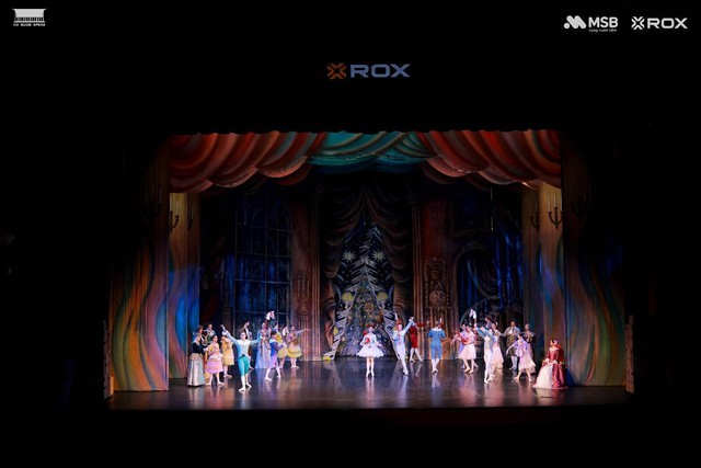 Khán giả Hà Nội say mê thế giới kỳ ảo của “Kẹp hạt dẻ”- Ảnh 1. Khán giả Hà Nội say mê thế giới kỳ ảo của “Kẹp hạt dẻ”- Ảnh 1.