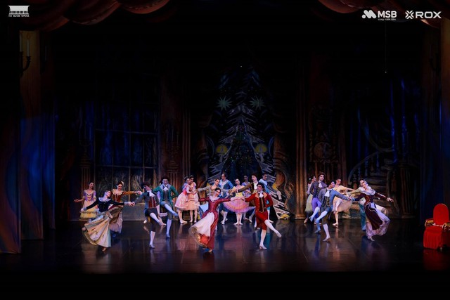 Khán giả Hà Nội say mê thế giới kỳ ảo của “Kẹp hạt dẻ”- Ảnh 7. Khán giả Hà Nội say mê thế giới kỳ ảo của “Kẹp hạt dẻ”- Ảnh 7.