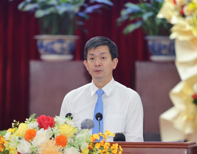 Kỳ họp thứ nhất HĐND TP Cần Thơ khóa XI bầu các chức danh lãnh đạo HĐND, UBND thành phố- Ảnh 4.