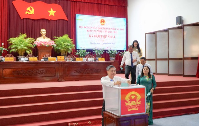 Kỳ họp thứ nhất HĐND TP Cần Thơ khóa XI bầu các chức danh lãnh đạo HĐND, UBND thành phố- Ảnh 5.