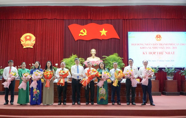 Kỳ họp thứ nhất HĐND TP Cần Thơ khóa XI bầu các chức danh lãnh đạo HĐND, UBND thành phố- Ảnh 6.